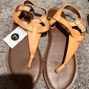 NWT Womens Universal Thread Sandals